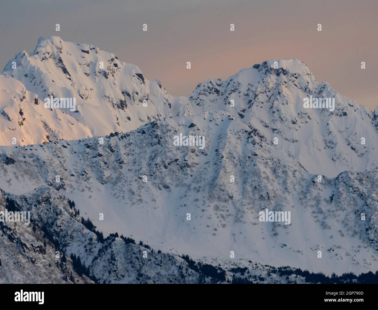 Berge rund um Resurrection Bay, Seward, Alaska. Stockfoto