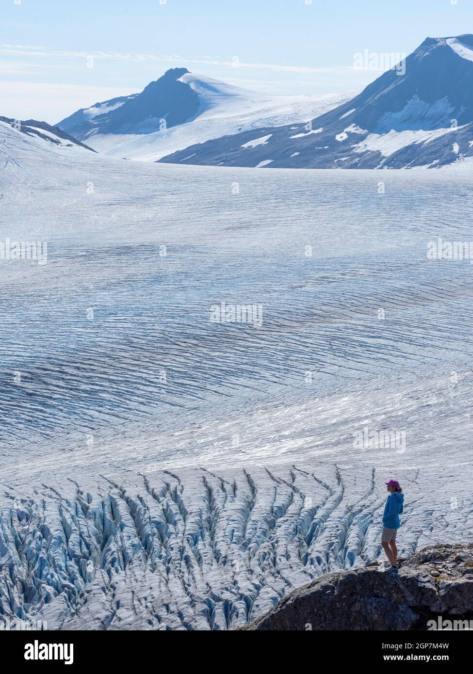 Wanderer, Harding Icefield vom Exit Glacier Trail, Kenai Fjords National Park, in der Nähe von Seward, Alaska. Stockfoto