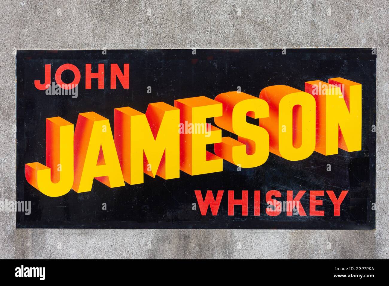 Vintage-Werbeschild in der Old Jameson Whiskey Distillery Midleton, Distillery Walk, Midleton (Mainistir na Corann), County Cork, Republik Irland Stockfoto