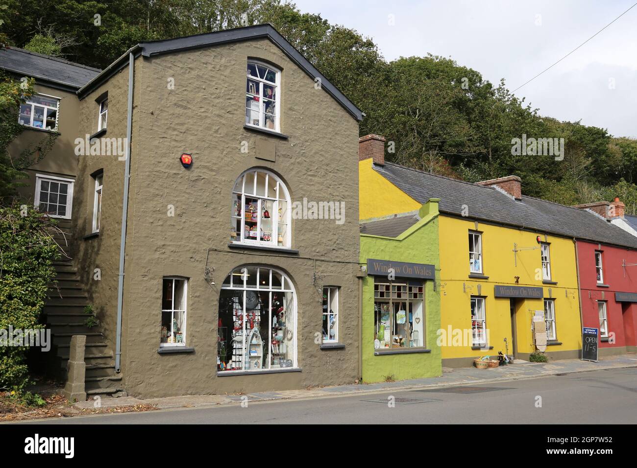 Fenster auf Wales Souvenirladen, Main Street, Lower Solva, Pembrokeshire, Wales, Großbritannien, Großbritannien, Europa Stockfoto