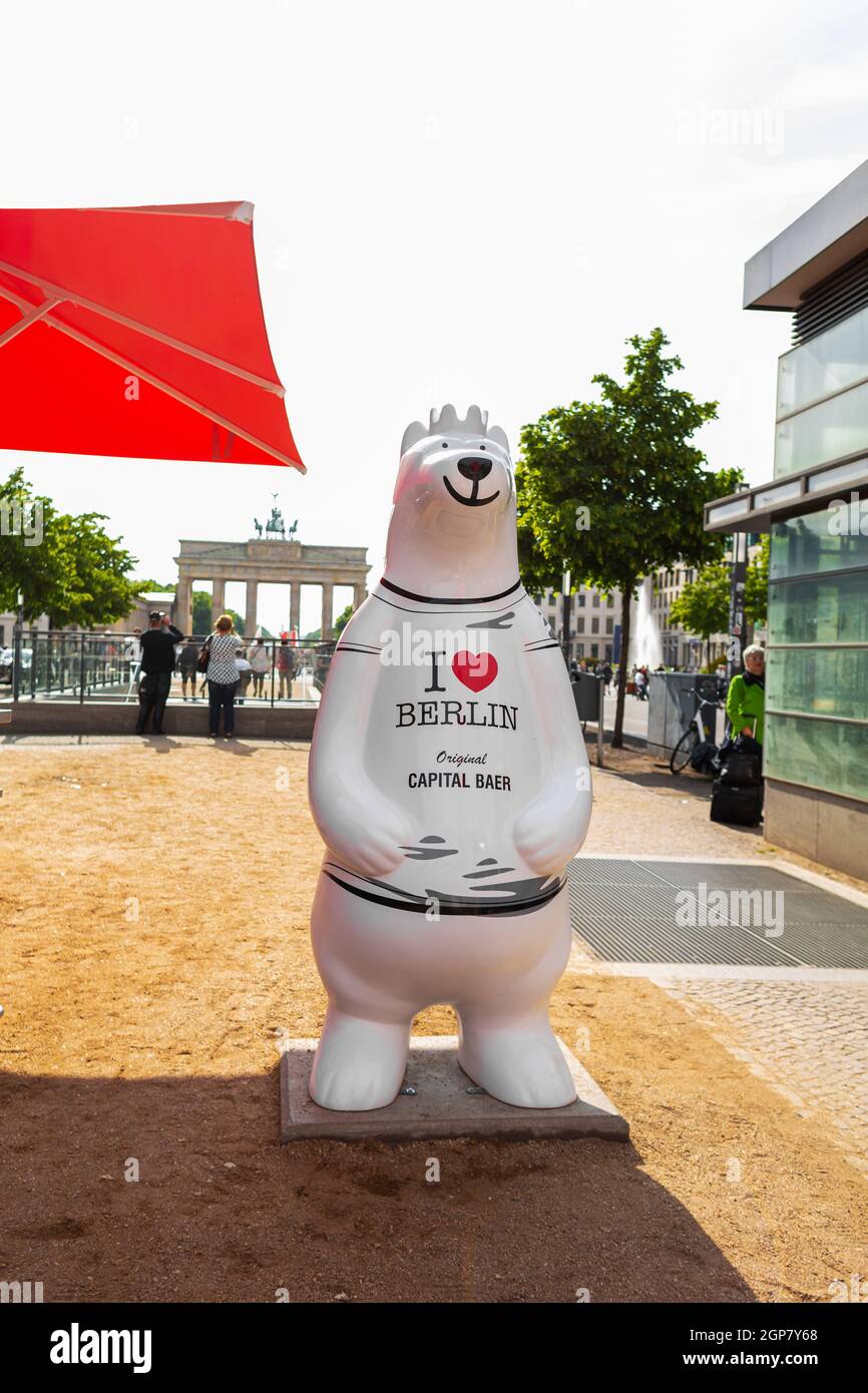 Berliner Bären, Bärenstatuen in verschiedenen Farben und Farben. Berlin, Deutschland - 05.17.2019 Stockfoto