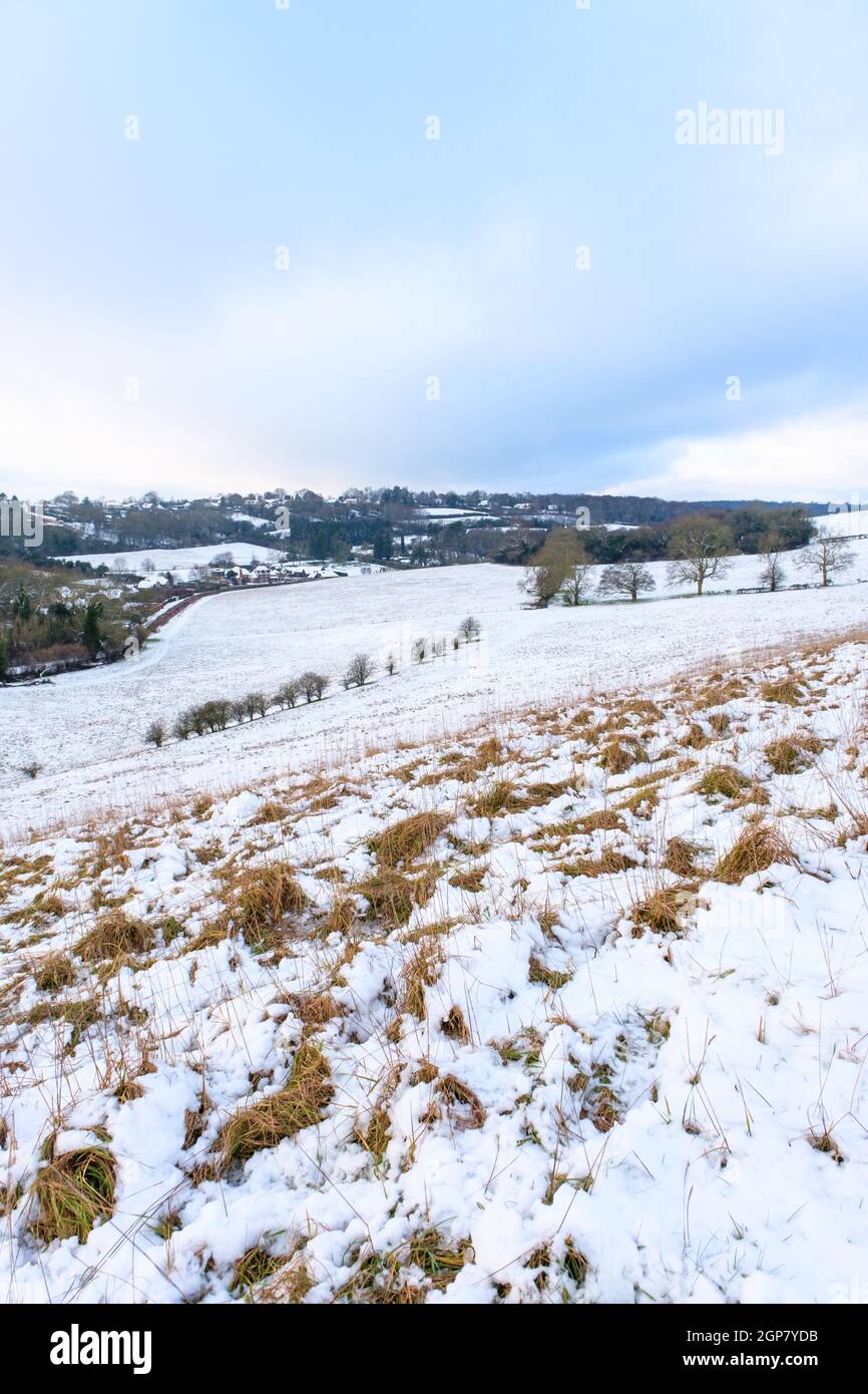 Schnee bedeckt die Hügel von Mundaydean, in der Nähe von Marlow Stockfoto