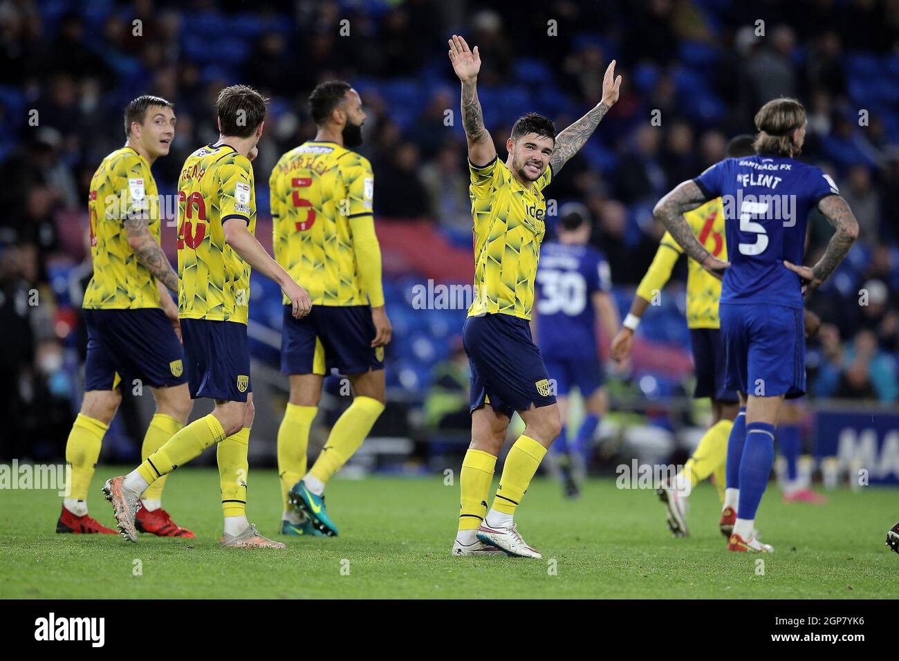 Cardiff, Großbritannien. September 2021. Torfeier für Alex Mowatt von West Bromwich Albion während des Sky Bet Championship-Spiels zwischen Cardiff City und West Bromwich Albion am 28. September 2021 im Cardiff City Stadium, Cardiff, Wales. Foto von Dave Peters/Prime Media Images. Quelle: Prime Media Images/Alamy Live News Stockfoto