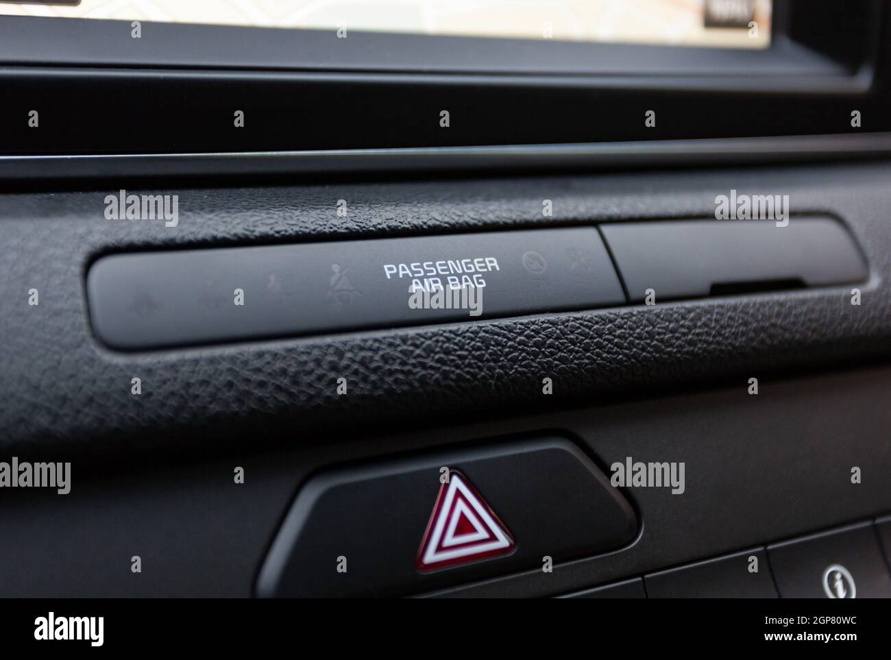 Beifahrerairbag licht Signal im Auto. Stockfoto