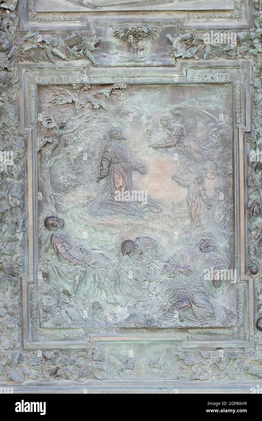 Agonie im Garten, Kunstwerke aus der Schule von Giambologna, Tafel aus der Bronzetür rechts von der Kathedrale St. Maria Himmelfahrt in Pi Stockfoto