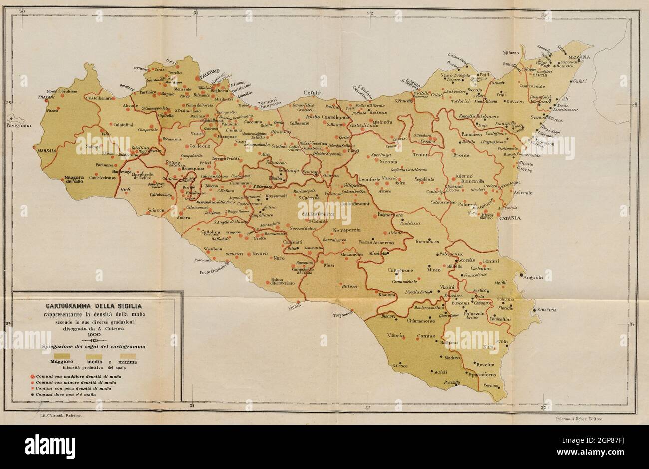 1900 Karte der Mafia-Präsenz in Sizilien. Städte mit Mafia-Aktivitäten sind als rote Punkte markiert. Die Mafia operierte hauptsächlich im Westen, in Gebieten mit reicher landwirtschaftlicher Produktivität. Stockfoto