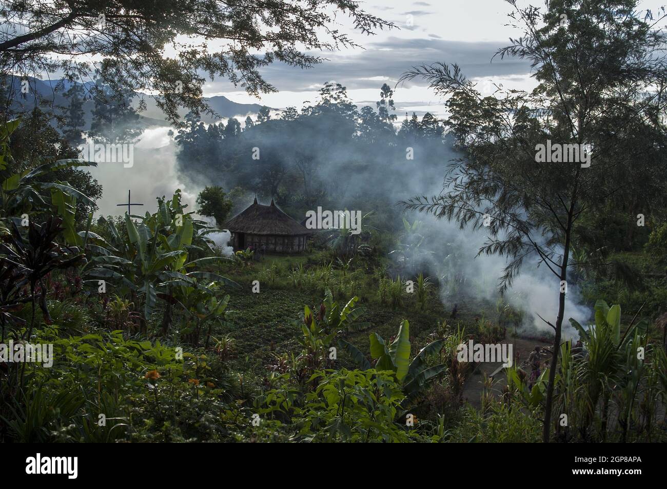 Papua-Neuguinea; Goroka; die katholische Missionsstation von Namta (Mefenga), die von den Missionaren der Heiligen Familie geleitet wird. Katholische Missionsstation. Stockfoto