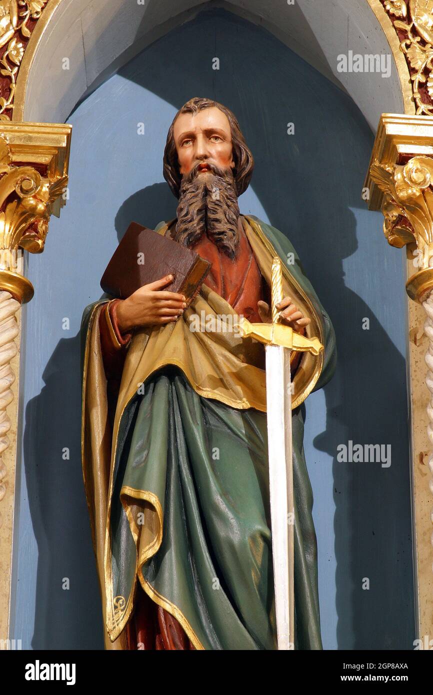 St. Paul, Statue auf dem Hauptaltar in der Pfarrkirche der Heiligen Dreifaltigkeit in Donja Stubica, Kroatien Stockfoto