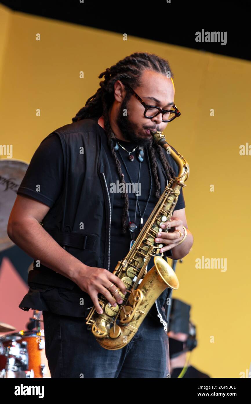 Immanuel Wilkins spielt Saxophon für Gerald Clayton beim Monterey Jazz Festival 2021 Stockfoto