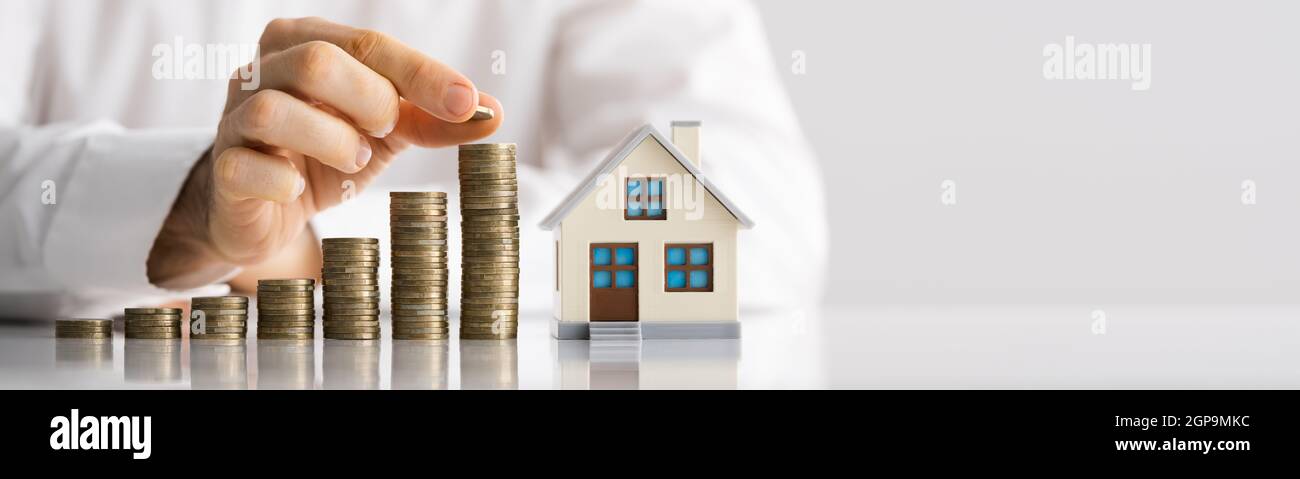 Immobiliensteuer Und House Invest Money. Immobilien Mieteinnahmen Stockfoto