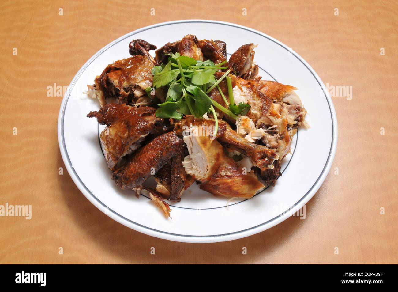 Köstliches Gericht, bekannt als kornisches Huhn Stockfoto