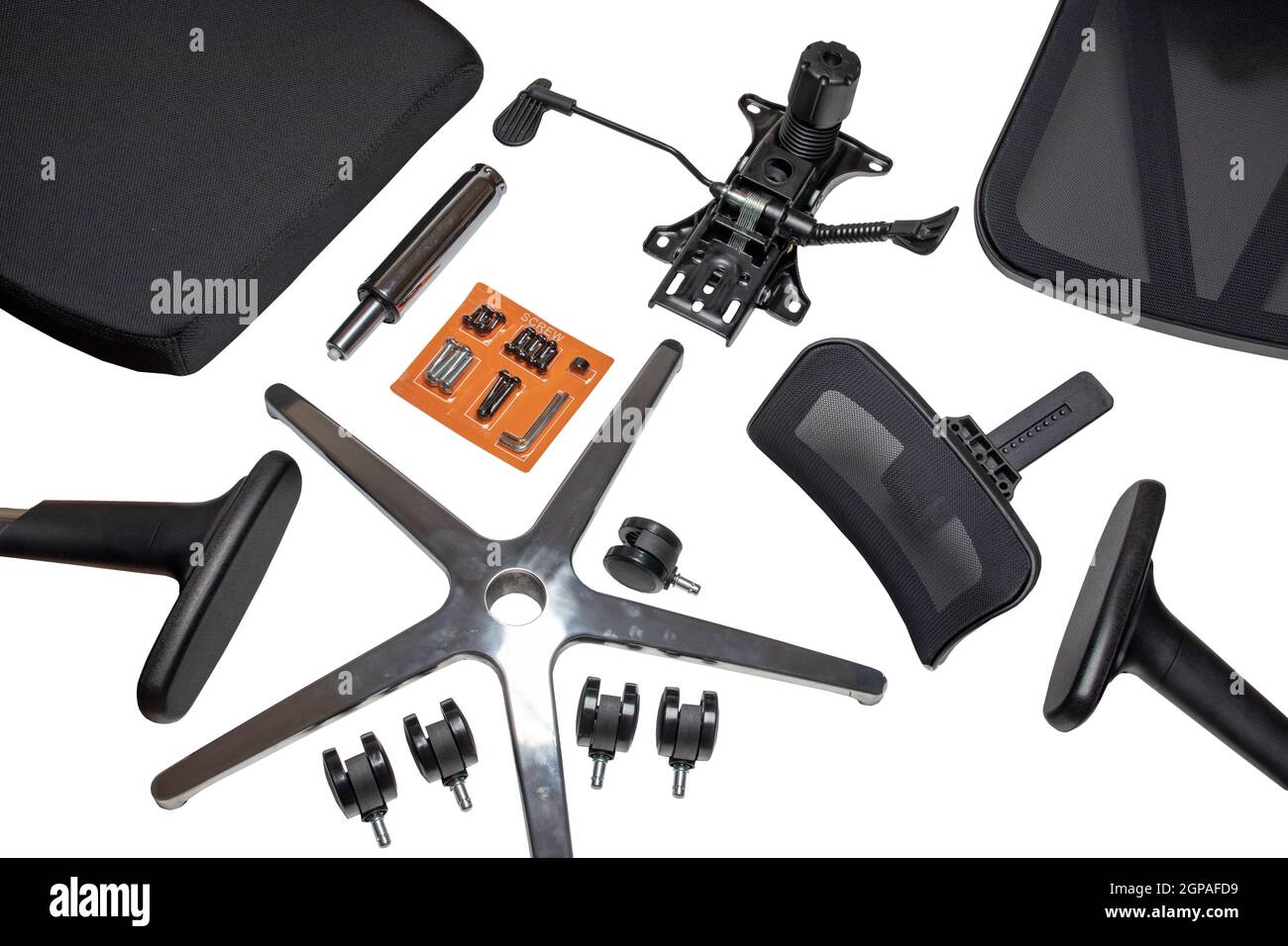 Komponenten eines Bürostuhls. Nahaufnahme eines kompletten Ersatzteilesatzes für die Montage eines Computers oder Bürostuhls isoliert auf weißem Hintergrund. Stockfoto