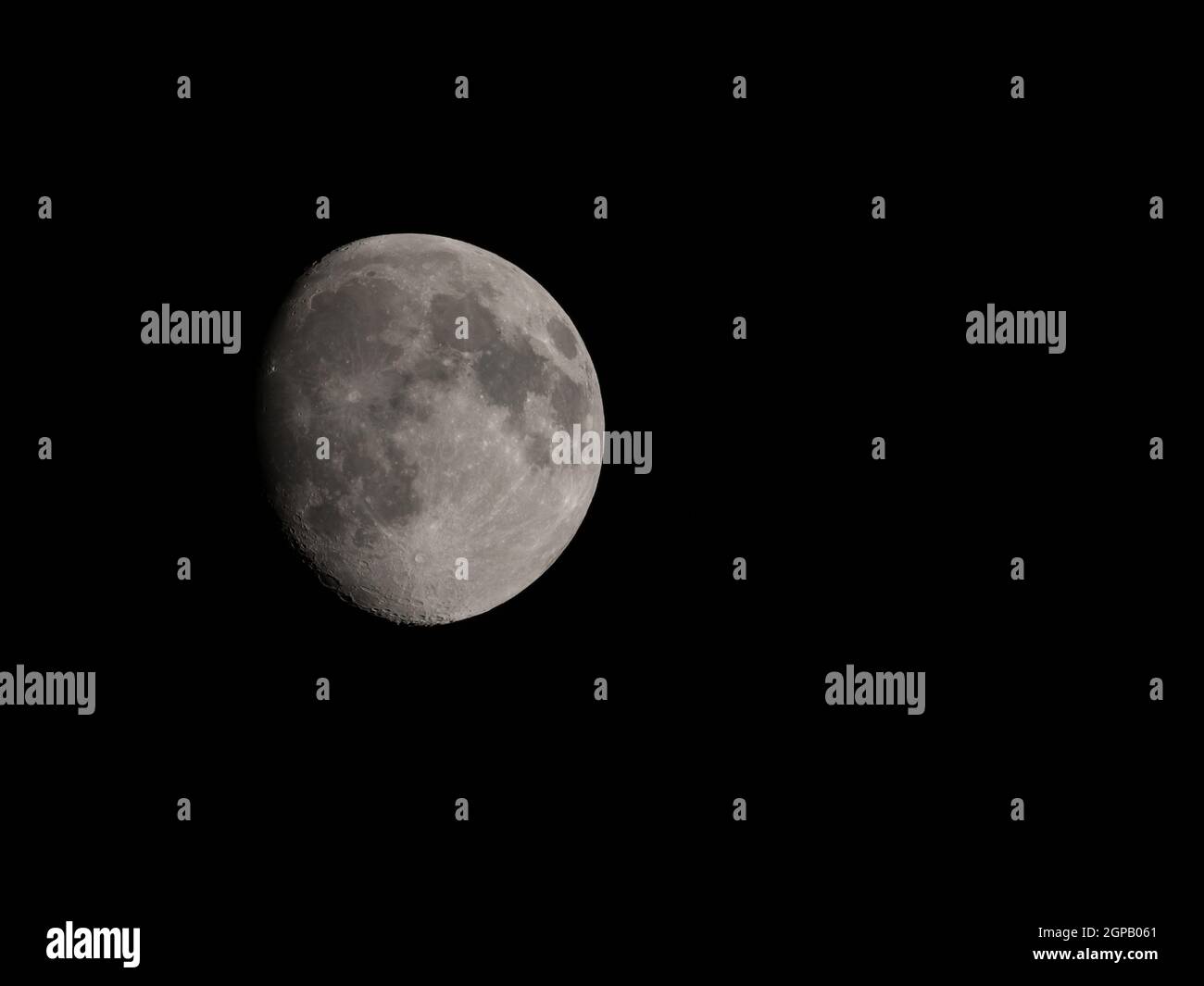 Abnehmender Gibbous Moon im März 2020 mit Krater, Tycho, Aristarchus und Kopernikus. Stockfoto