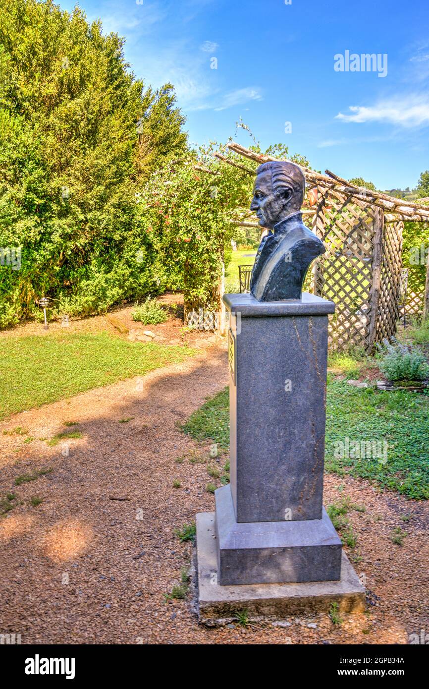 Bronzebüste von James Monroe in den Gärten von Highland, seinem Haus und seiner Plantage in Charlottesville, Virginia. Stockfoto