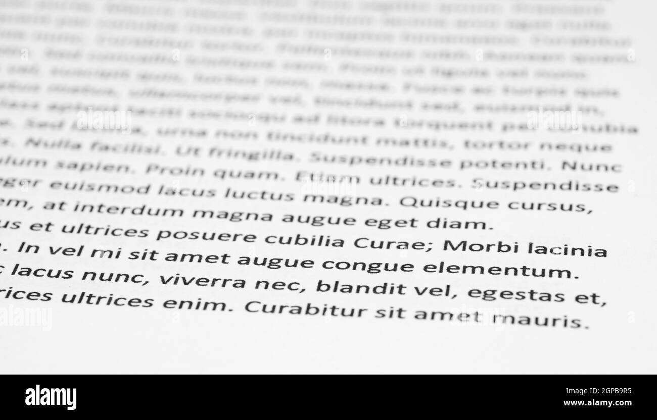 Nahaufnahme des lorem ipsum-Textes auf weißem Papier. Stockfoto