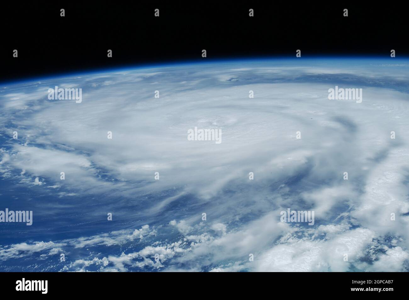 ISS - 28. August 2021 - der Hurkan Ida wird als ein Sturm der Kategorie 2 von der Internationalen Raumstation dargestellt, als er 263 Meilen über dem Golf von umkreiste Stockfoto
