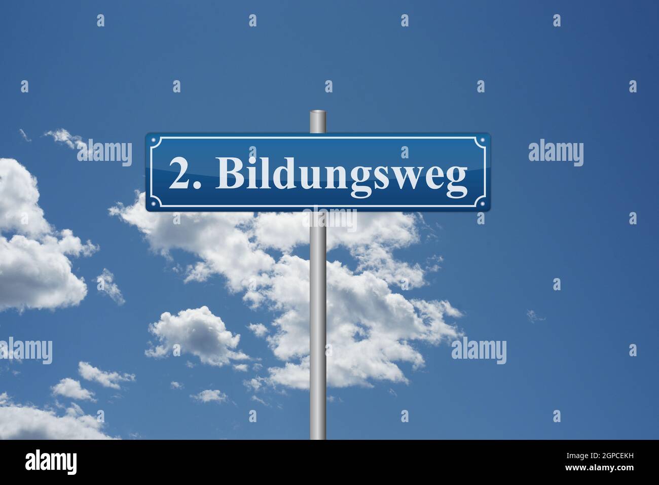 Deutsches Wort zweiter Bildungsweg auf Straßenschild vor dem Himmel Bildungsschule Lernen Stockfoto