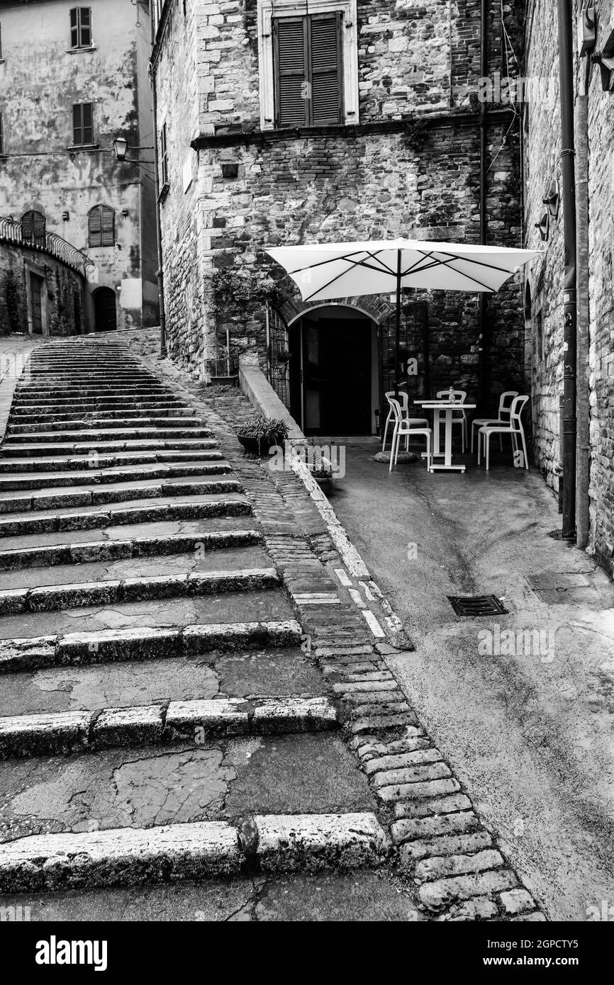 Stufen führen zu Gebäuden in Perugia Italien Stockfoto