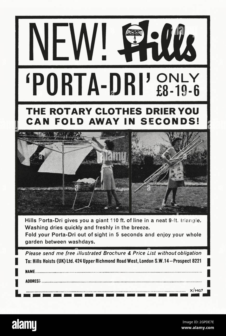 Eine Anzeige aus den 1960er Jahren für den Dreh-Wäschetrockner von Hills Hoist ‘Porta-Dri’, der in Großbritannien zum Verkauf steht. Die Anzeige erschien in einer Zeitschrift, die im Oktober 1962 in Großbritannien veröffentlicht wurde. Die Fotos zeigen Frauen, die die Wäsche aufhängen und den Hebezeug abheben. Der Hills Hoist ist eine höhenverstellbare, drehbare australische Wäschelinie, die das kompakte Aufhängen von nasser Kleidung ermöglicht, damit ihr maximaler Bereich durch Rotation für die Windtrocknung freigelegt werden kann – klassische Grafiken aus den 1960er Jahren. Stockfoto
