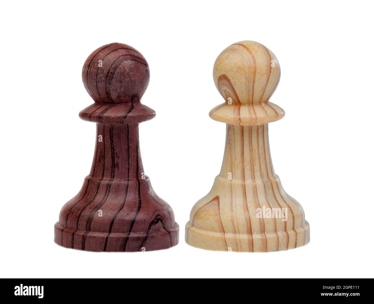 Zwei verschiedene Schachfiguren Schach auf weißem Hintergrund Stockfoto