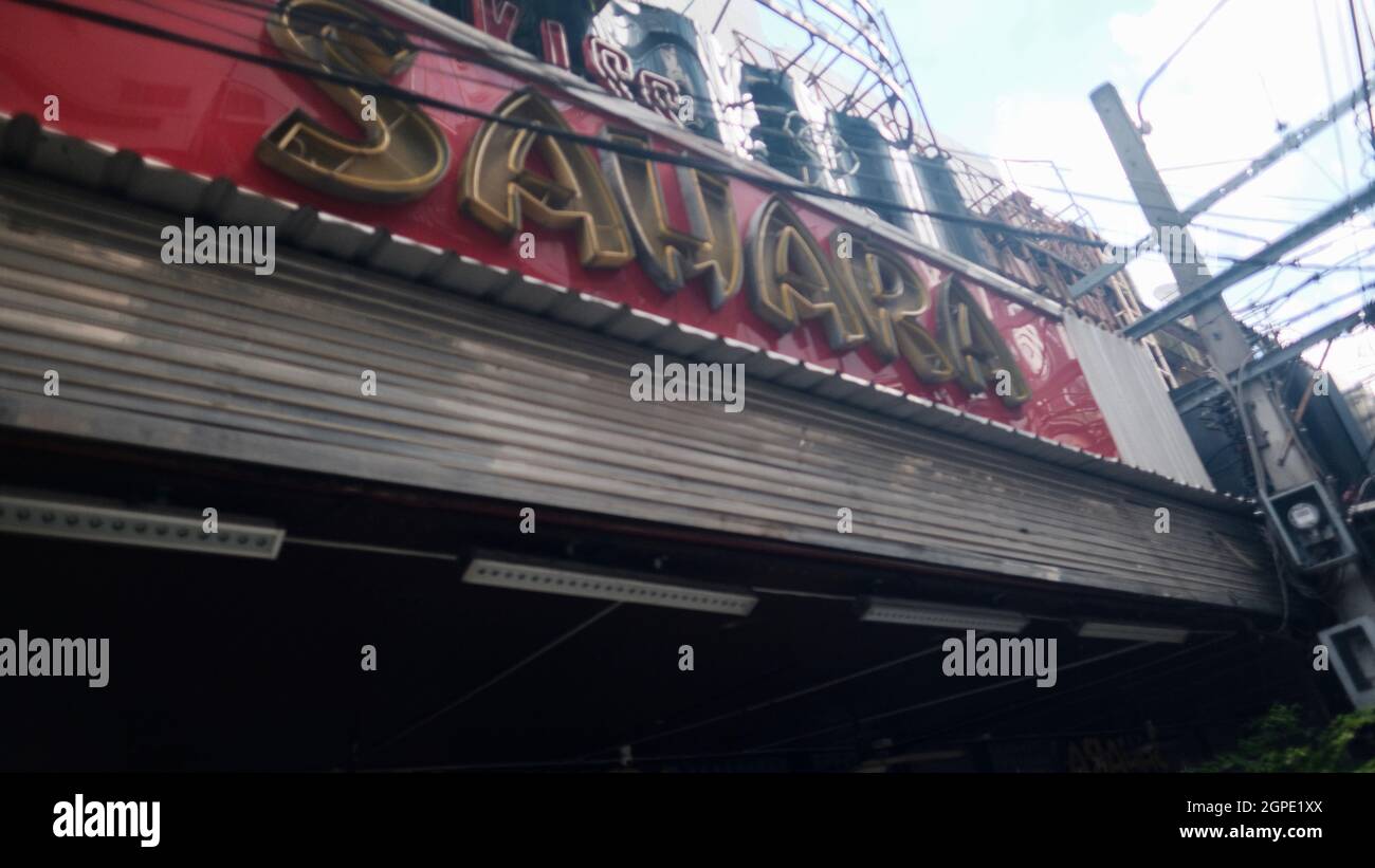Sahara Club Soi Cowboy Entertainment Zone in Bangkok Thailand schloss Covid 19 Pandemic Lockdown Maintenance Crew ab Stockfoto
