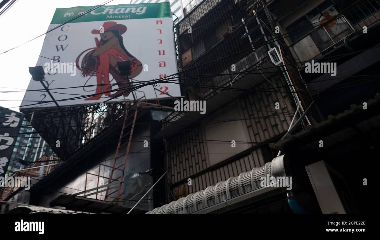 Soi Cowboy 2 bar Unterhaltungszone in Bangkok Thailand stillt Covid 19 Pandemic Lockdown Maintenance Crew Stockfoto