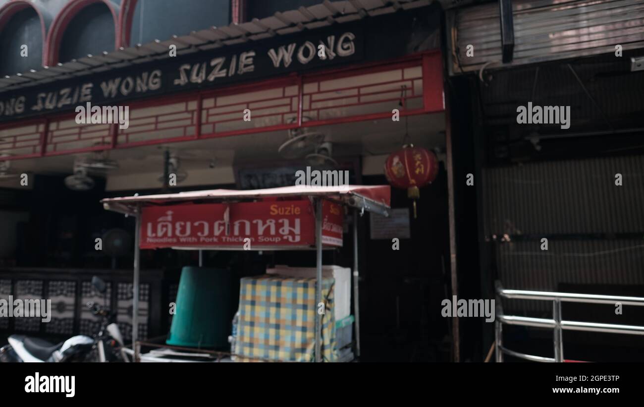Suzie Wong Soi Cowboy Entertainment Zone in Bangkok Thailand schloss Covid 19 Pandemic Lockdown Maintenance Crew ab Stockfoto