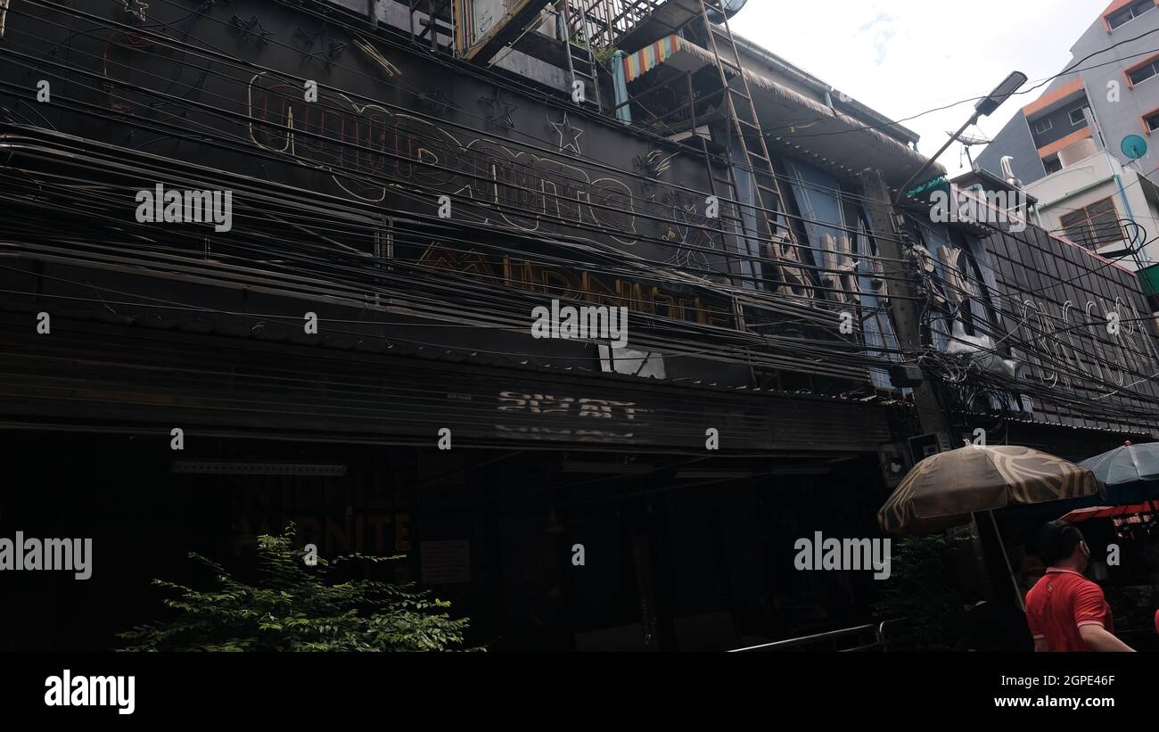 Go Go Club Soi Cowboy Entertainment Zone in Bangkok Thailand hat Covid 19 Pandemic Lockdown Maintenance Crew geschlossen Stockfoto
