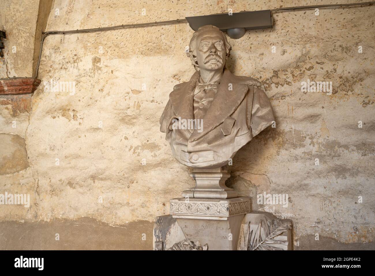 Italien, Lombardei, Crema, Sant Agostino Kloster, Giovanni Bottesini Musikerdenkmal von Bassano Danielli Bildhauer datiert 1901 Stockfoto