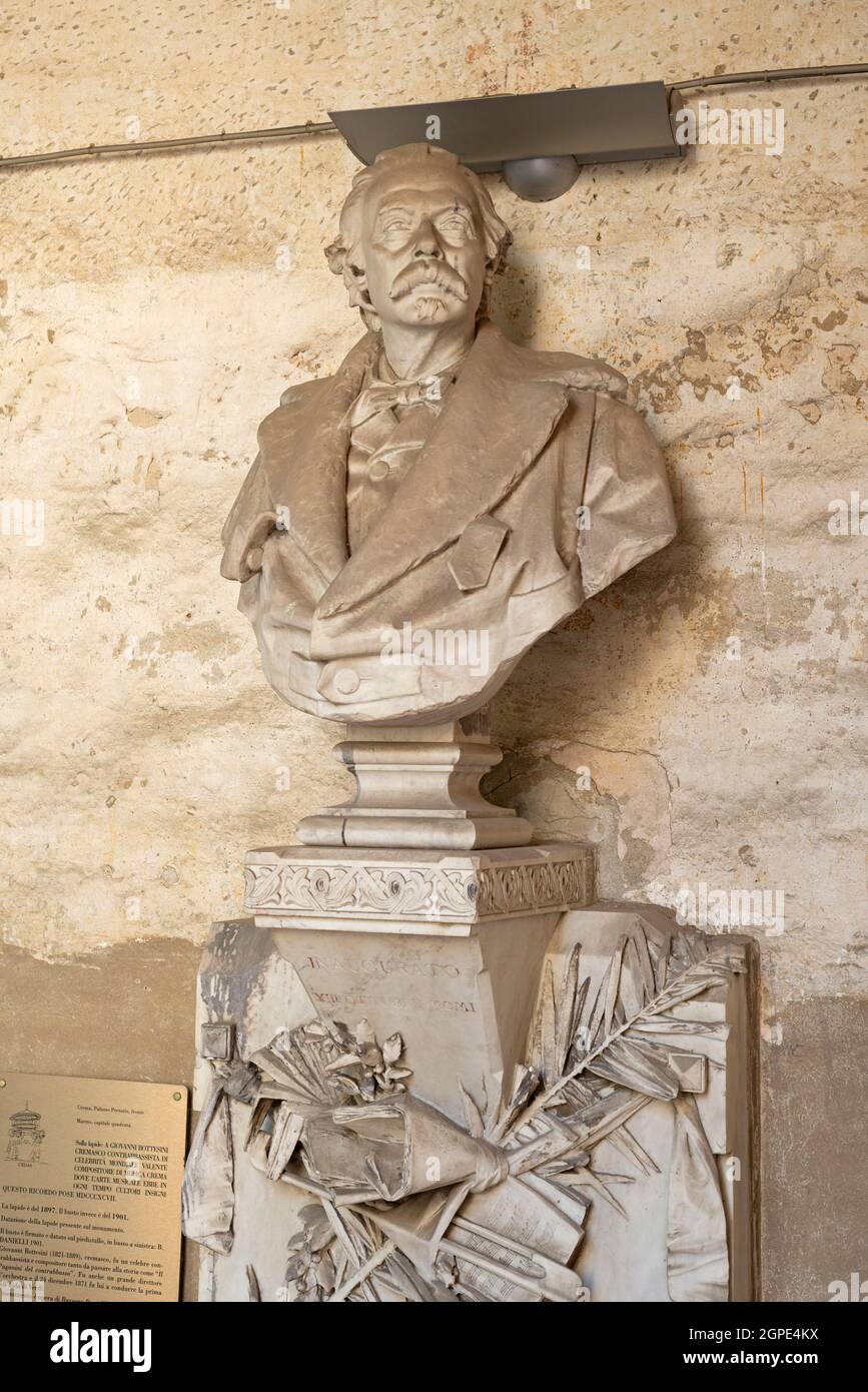 Italien, Lombardei, Crema, Sant Agostino Kloster, Giovanni Bottesini Musikerdenkmal von Bassano Danielli Bildhauer datiert 1901 Stockfoto