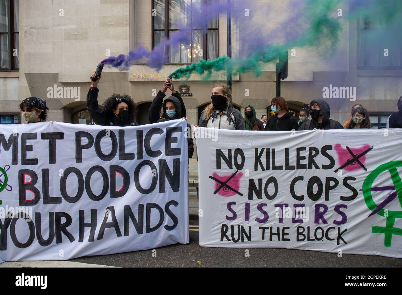 LONDON, ENGLAND, 29 2021. September, Sisters Uncut protestiert vor der Anhörung von Sarah Everards Mörder Wayne Couzens im Old Bailey Credit: Lucy North/Alamy Live News Stockfoto