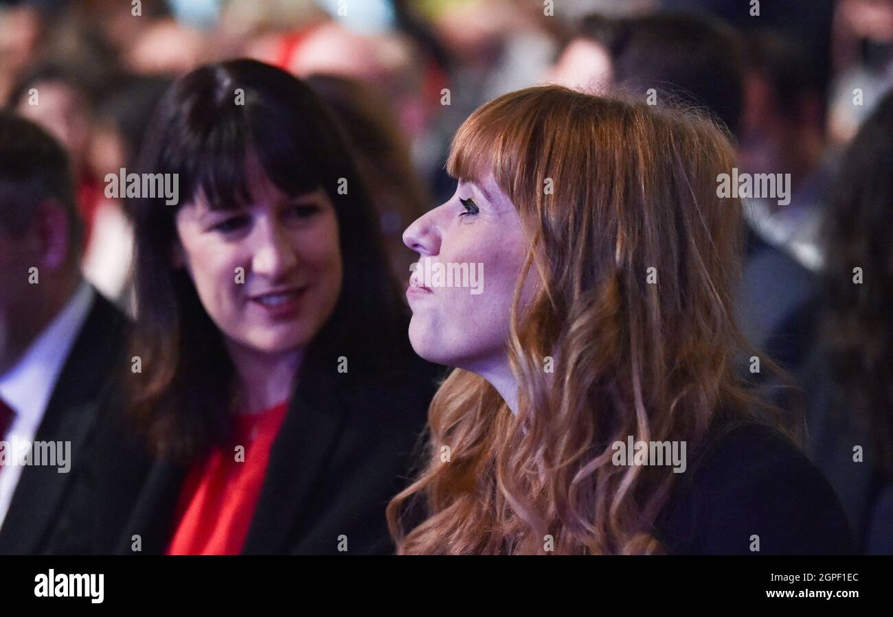 Brighton UK 29. September 2021 - Angela Rayner als Sir Keir Starmer hält heute seine Rede auf der Labour Party Conference im Brighton Center : Credit Simon Dack / Alamy Live News Stockfoto