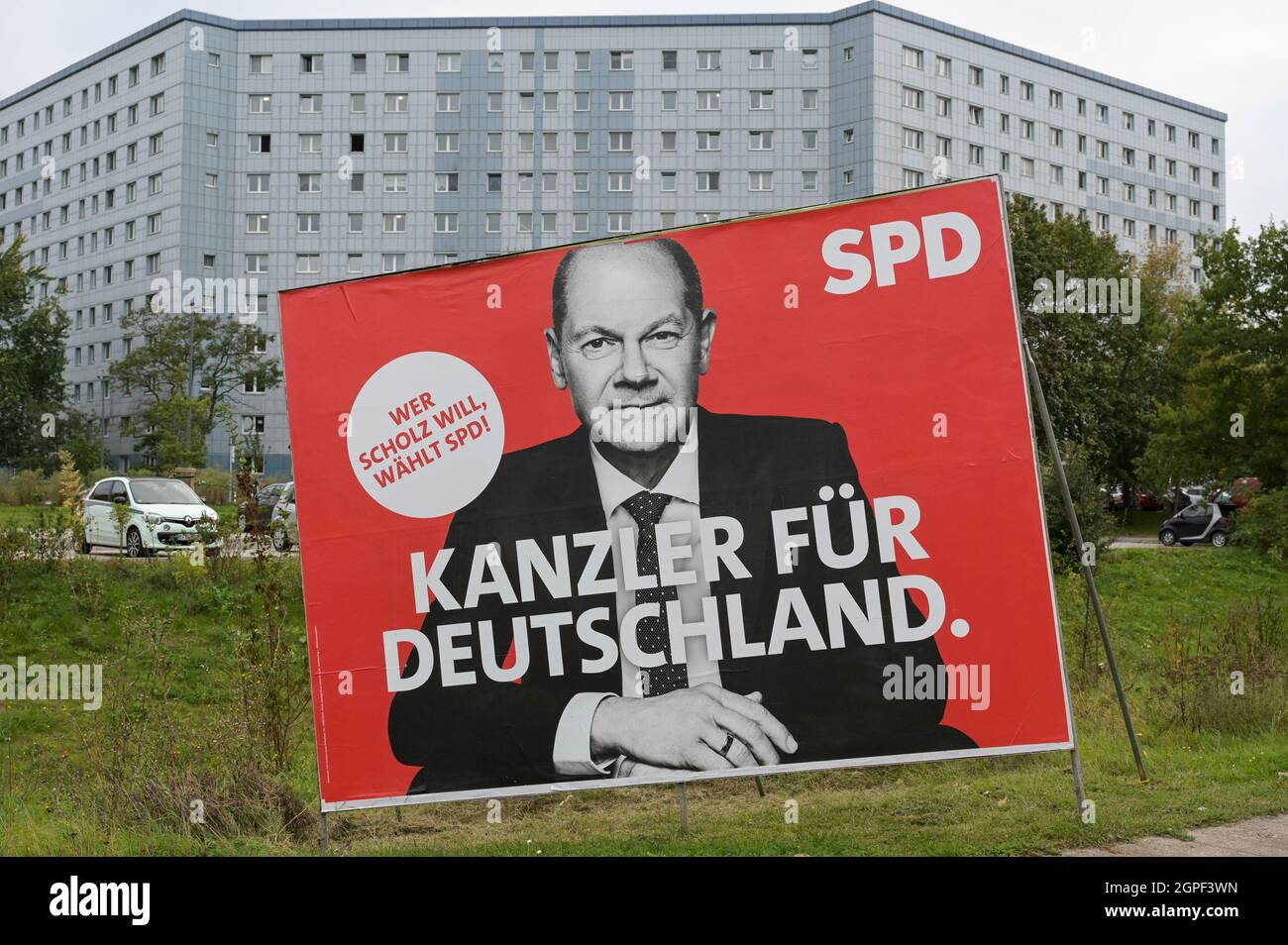 Deutschland, Erfurt, ehemalige DDR, bundestagswahl 2021, Plakat der sozialdemokratischen Partei SPD mit Kanzlerkandidat Olaf Scholz, Wahlkampf und Werbung Stockfoto