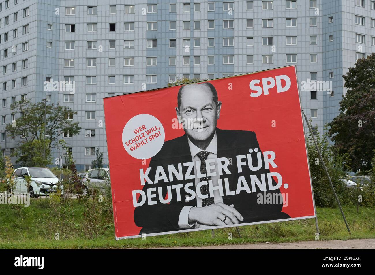 Deutschland, Erfurt, ehemalige DDR, bundestagswahl 2021, Plakat der sozialdemokratischen Partei SPD mit Kanzlerkandidat Olaf Scholz, Wahlkampf und Werbung Stockfoto