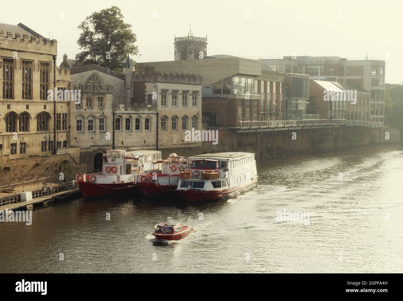 River Ouse York, Kreuzfahrtboote am Morgen auf dem River Ouse Yorkshire, York City Centre, York, Yorkshire UK Stockfoto