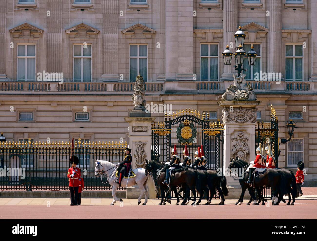 GROSSBRITANNIEN, LONDON, MILITÄRPARADE VOR DEM BUCKINGHAM PALACE IN LONDON Stockfoto