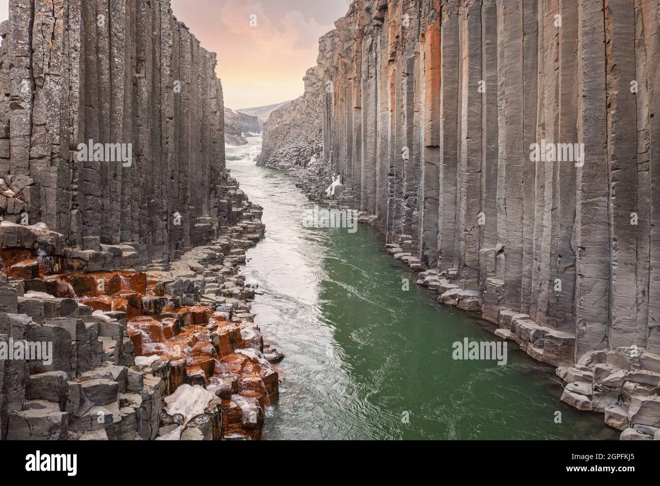 Basaltkolonne Canyon mit geometrischen Formen Stockfoto