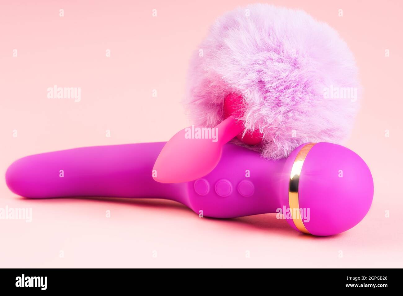Vibrator fr sex spiele. Spielzeug fr Erwachsene. Rosa vaginale  Trainingsgerte fr intime. Spielzeug nur fr Erwachsene, Massagegerte,  Vibratoren fr sex spiele Stockfotografie - Alamy