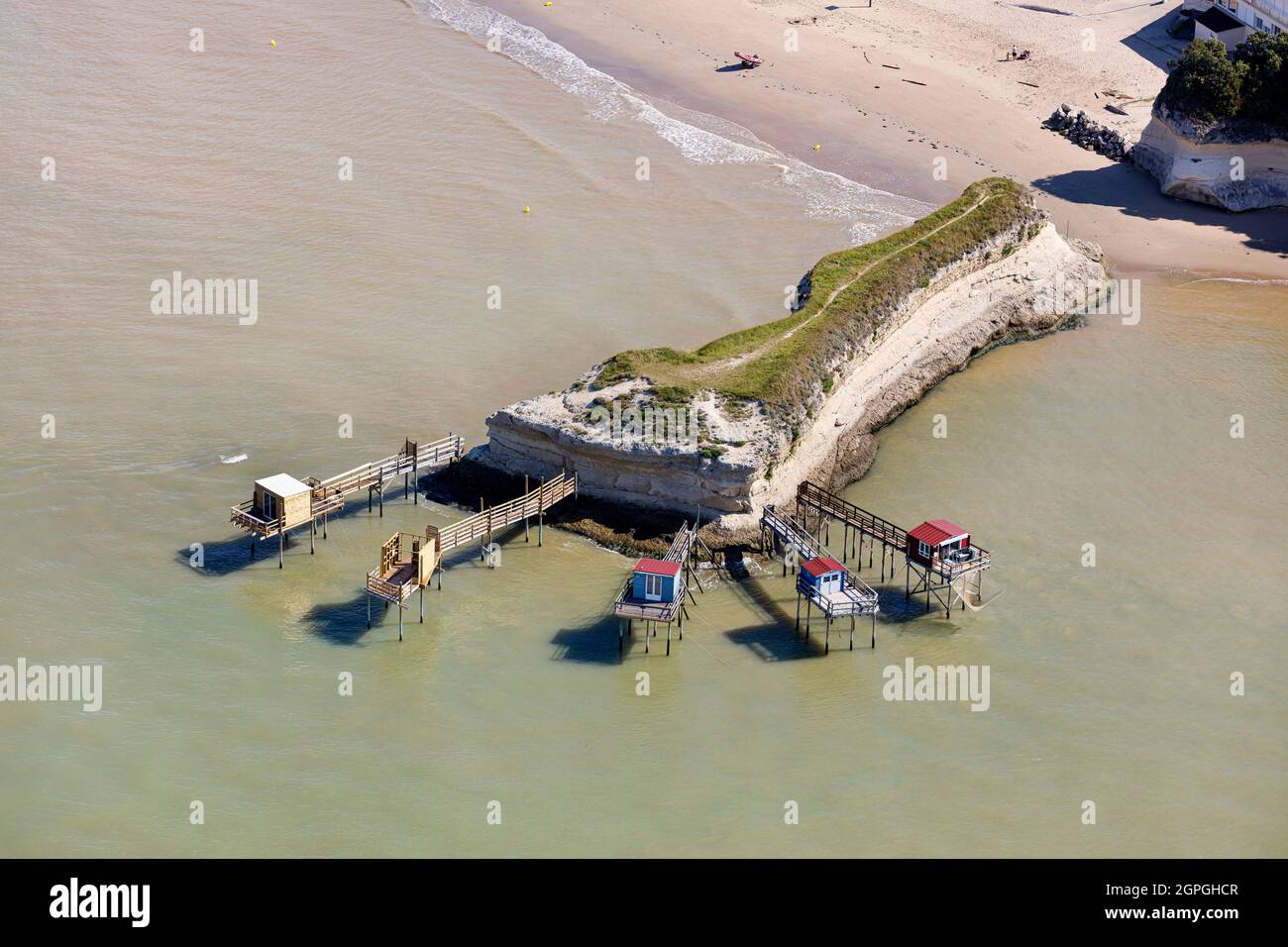 Frankreich, Charente Maritime, Meschers sur Gironde, La Couronne Rock auf Vergnes Strand (Luftbild) Stockfoto