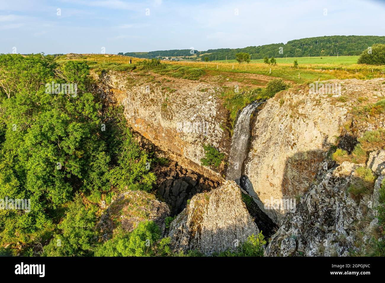 Frankreich, Lozere, regionaler Naturpark Aubrac, Nasbinals, Deroc-Wasserfall, Cascade du Deroc, basaltischer Fluss Stockfoto