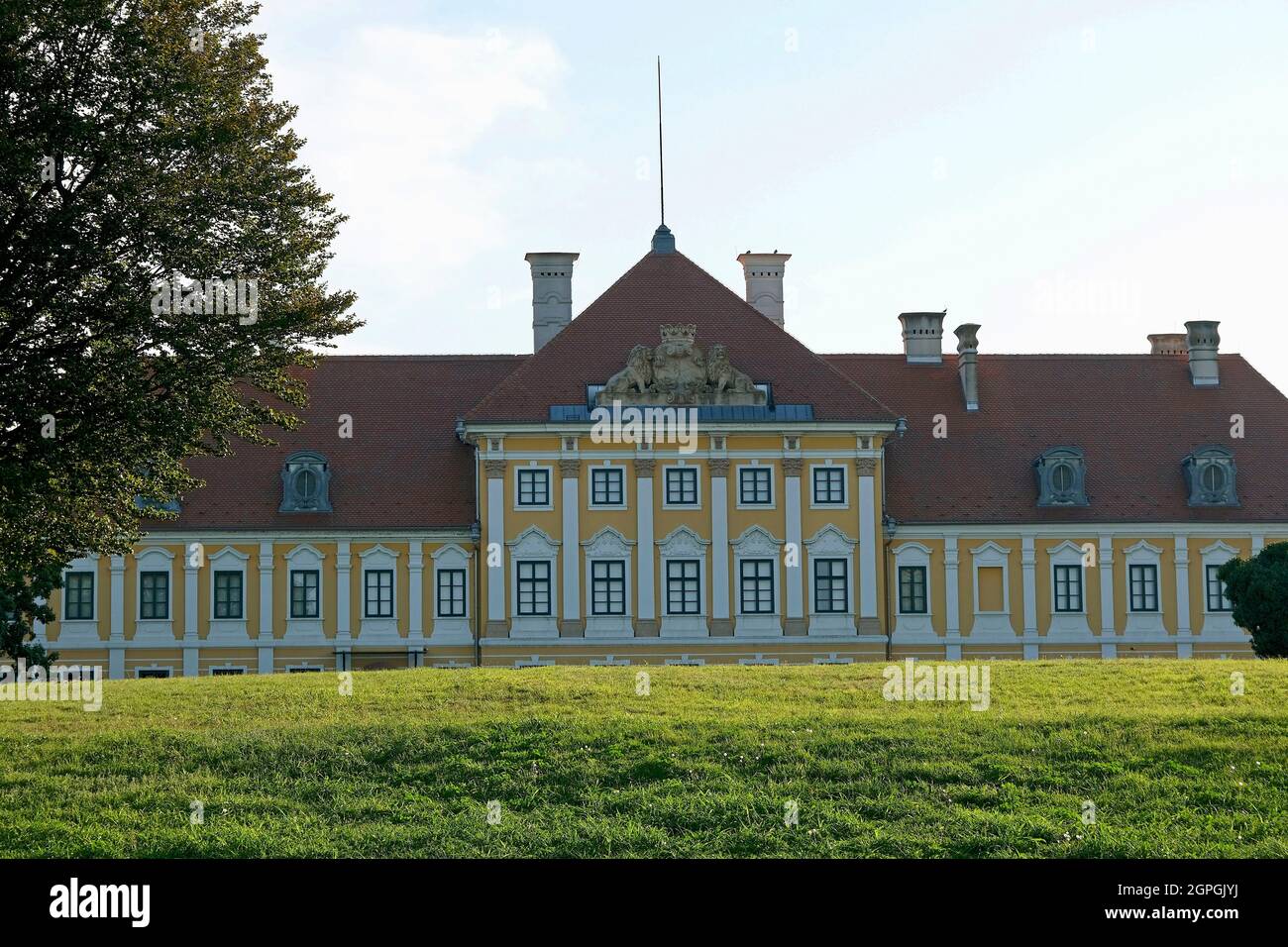 Kroatien, Slawonien, Vukovar, Schloss Eltz, Barockpalast aus dem 18. Jahrhundert, in dem sich das städtische Museum von Vukovar befindet, das nach dem Kroatienkrieg zerstört und 2011 restauriert wurde Stockfoto