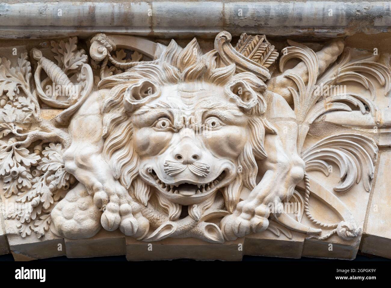 Frankreich, Eure, Pont Audemer, Rue Sadi Carnot, Flachrelief auf einem Hotel Stockfoto