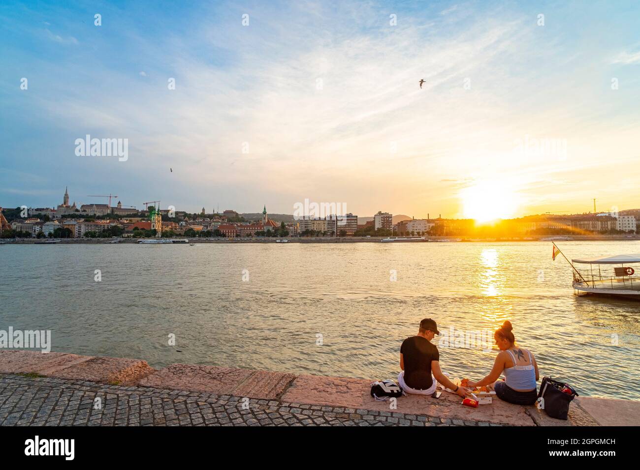 Ungarn, Budapest, von der UNESCO zum Weltkulturerbe erklärt, Pest-Viertel, Sonnenuntergang über der Donau Stockfoto