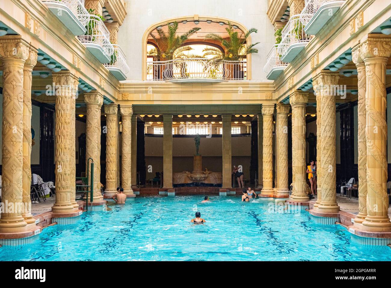 Ungarn, Budapest, von der UNESCO zum Weltkulturerbe erklärt, Buda-Viertel, Bäder und das Hotel Spa Gellert mit seinem Jugendstil-Dekor, das Hallenbad Stockfoto