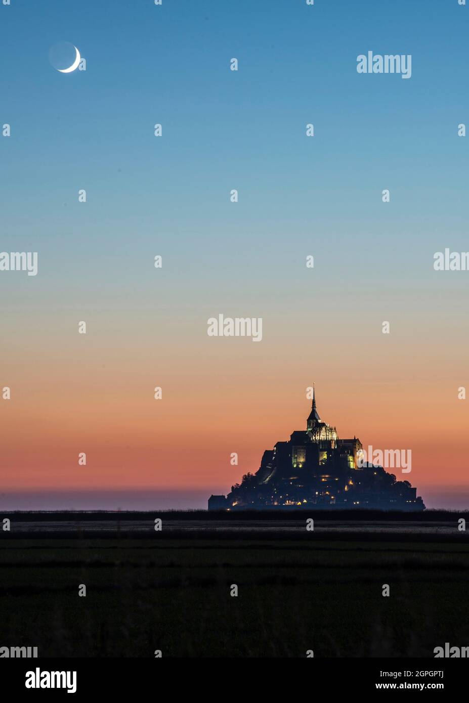 Frankreich, Manche, die Bucht Mont Saint Michel, die von der UNESCO zum Weltkulturerbe erklärt wurde, Mont Saint Michel, Blick auf den Sonnenuntergang Stockfoto