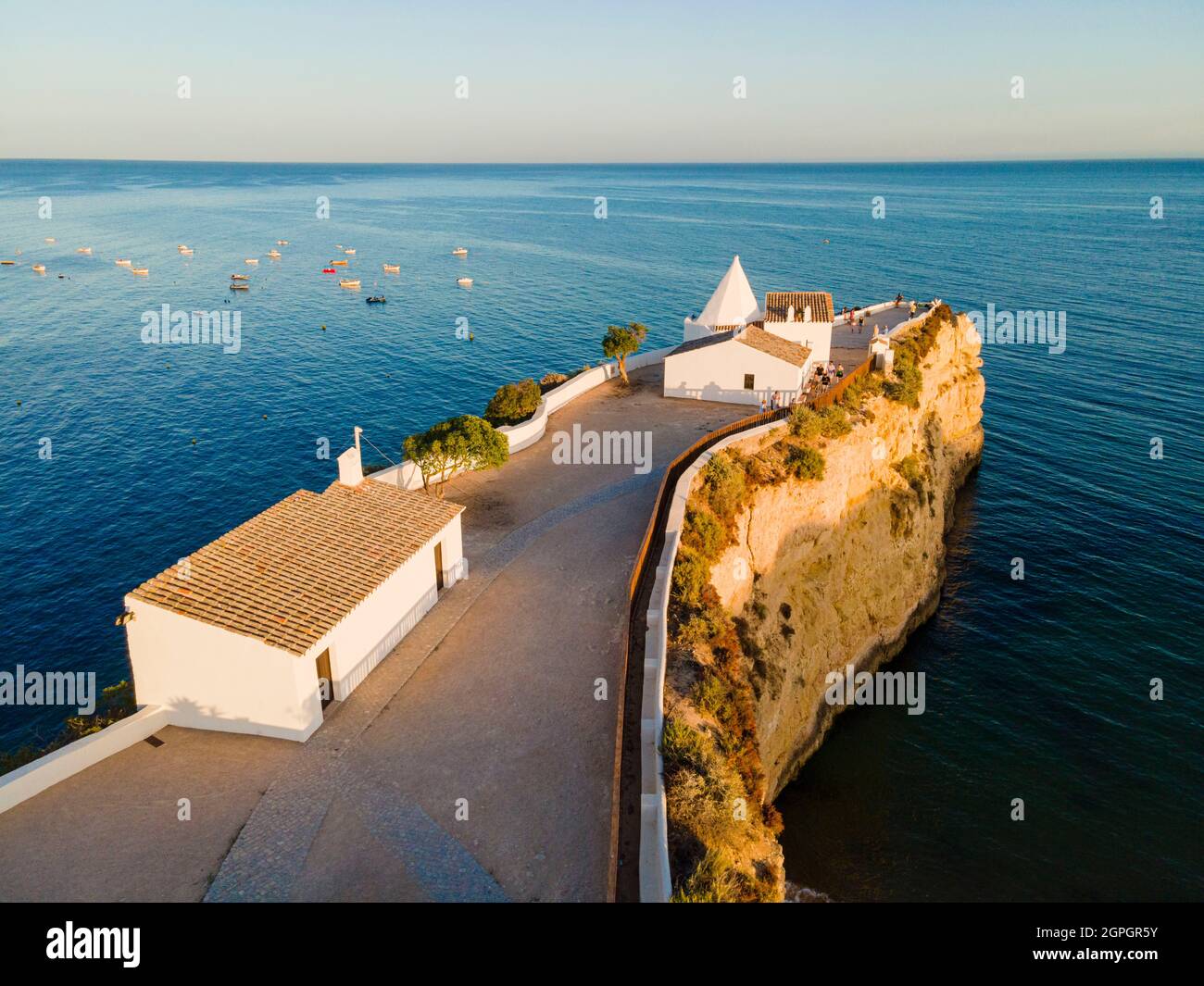 Portugal, Algarve, Veranden, Kapelle von Nossa Senhora da Rocha (Luftaufnahme) Stockfoto