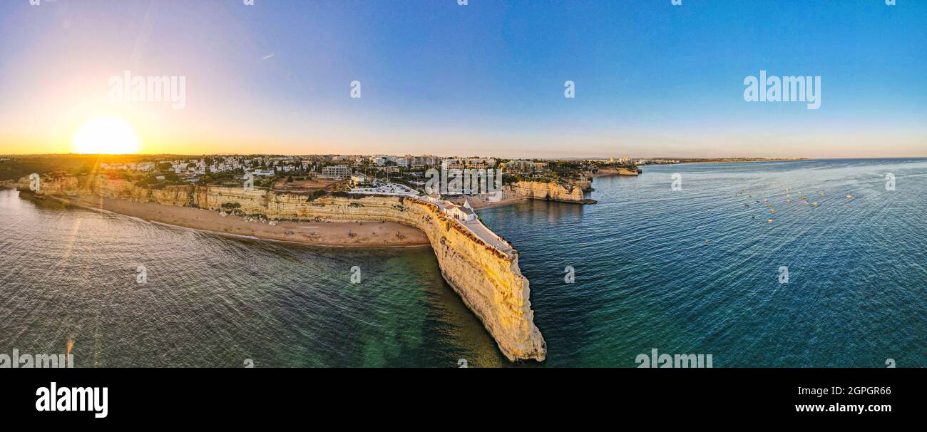 Portugal, Algarve, Veranden, Kapelle von Nossa Senhora da Rocha (Luftaufnahme) Stockfoto
