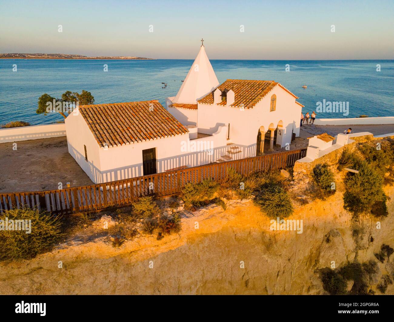 Portugal, Algarve, Veranden, Kapelle von Nossa Senhora da Rocha (Luftaufnahme) Stockfoto