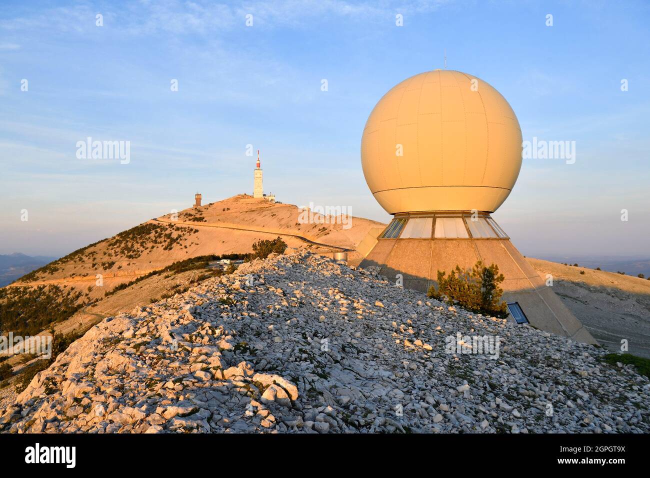 Frankreich, Vaucluse, Parc Naturel Regional du Mont Ventoux, Gipfel des Mont Ventoux (1912 m), Wetterstation Stockfoto