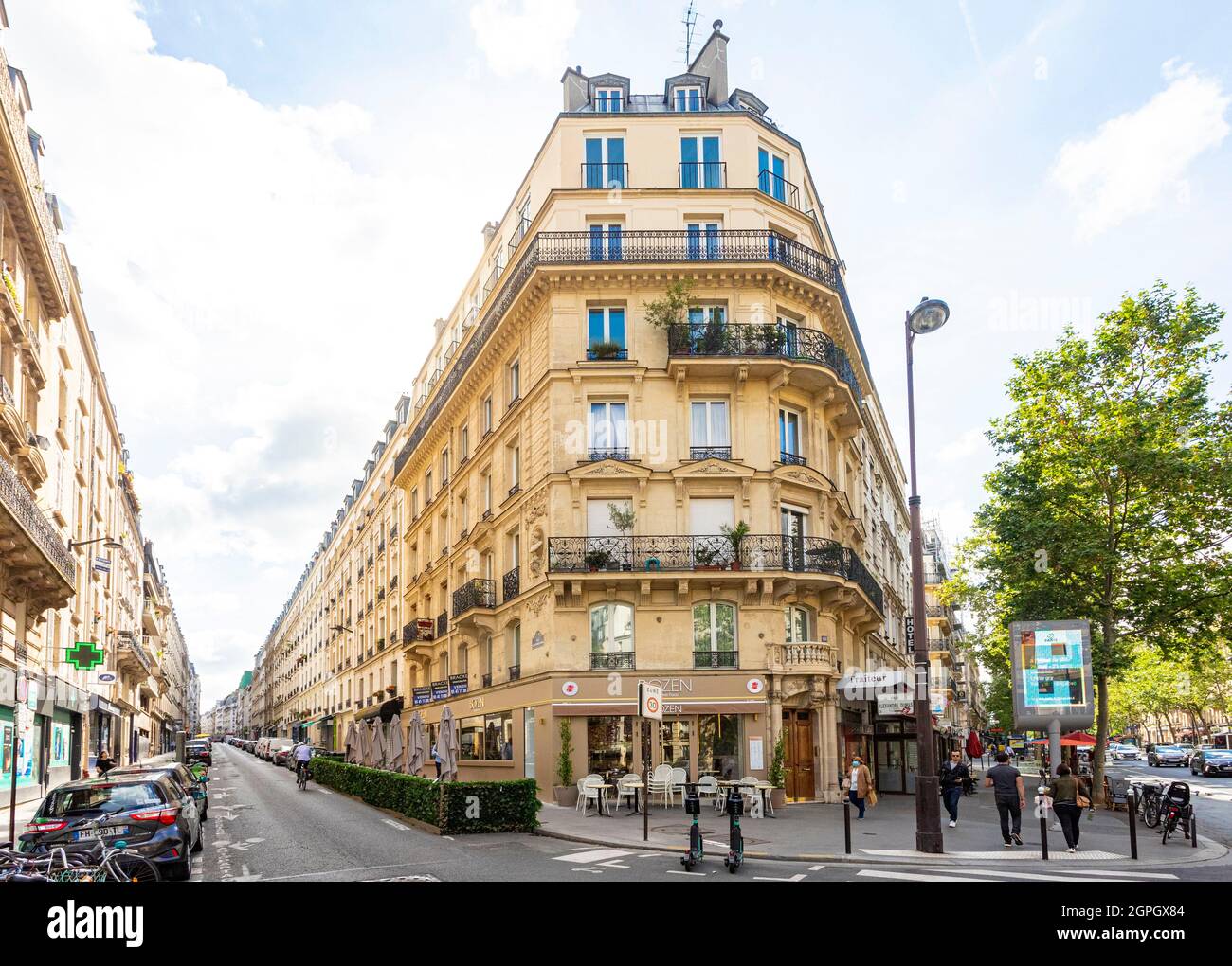 Frankreich, Paris, Alexandre Dumas Straße an der Ecke des Boulevard Voltaire Stockfoto